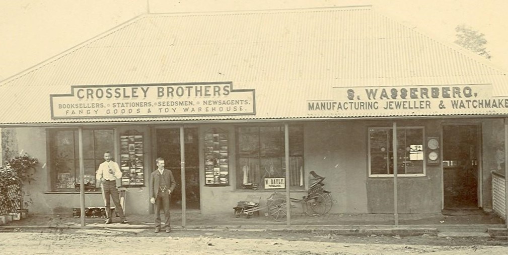 Wilberforce Bayly’s studio at Crossley Brothers – Circa 1903. Note the photographs mounted in the frames to the left and right of the door. Bayly’s name plate can be seen in the middle window. It is not clear whether Bayly is one of the two men standing in front of the shop – Unlikely, as Bayly was probably the photographer of this image (Image provided by Barberton Museum)
