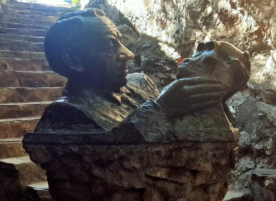 Statue of Robert Broom and 'Mrs Ples' (The Heritage Portal)