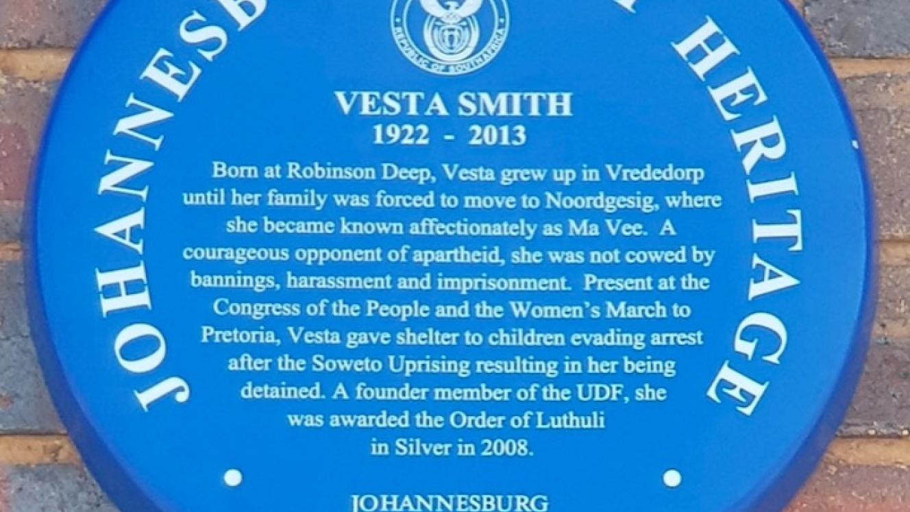 Vesta Smith Blue Plaque - Source by Kathy Munro