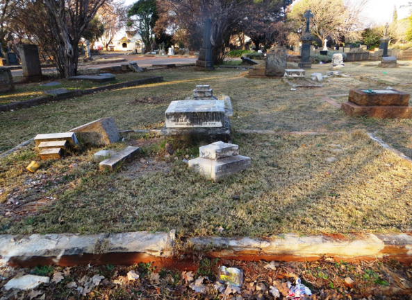 Kerse family plot neglected - Kathy Munro - 2017