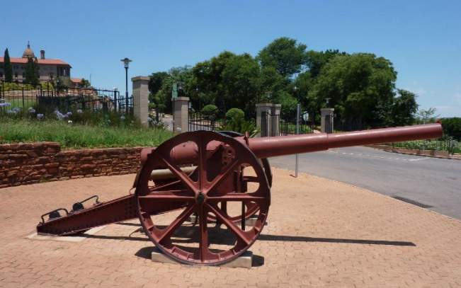 Konigsberg gun at the Union Buildings - Anne Sampson