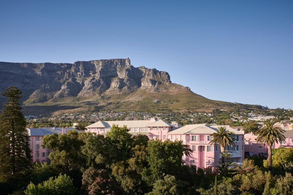 Mount Nelson Hotel and Table Mountain - Booking dot com