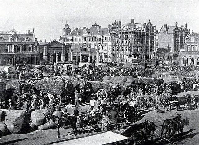 Old photo of market square Johannesburg - source unknown