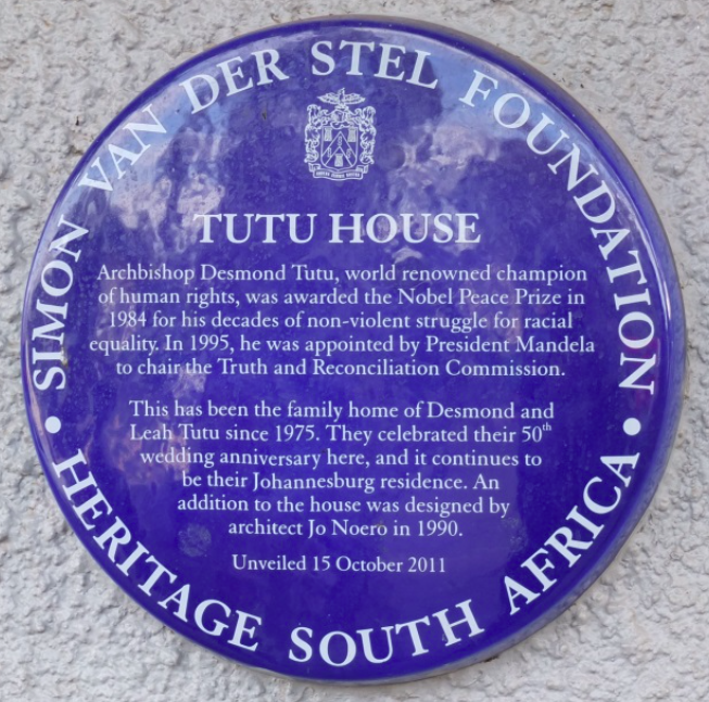 Tutu House Blue Plaque - Kathy Munro - 2011