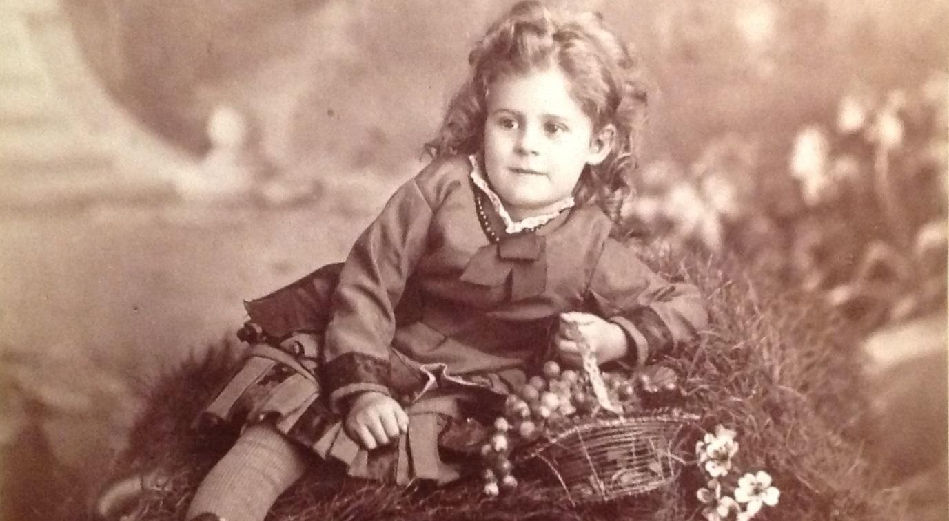 Cabinet Card format photograph of unknown young girl - Circa 1885
