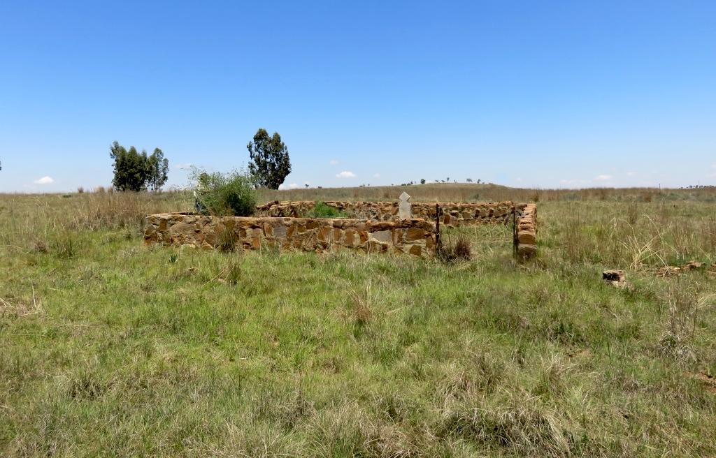 Graveyard in the Veld - Hermanus Lombard grave - Shores of the Vaal Dam - Horst Muller