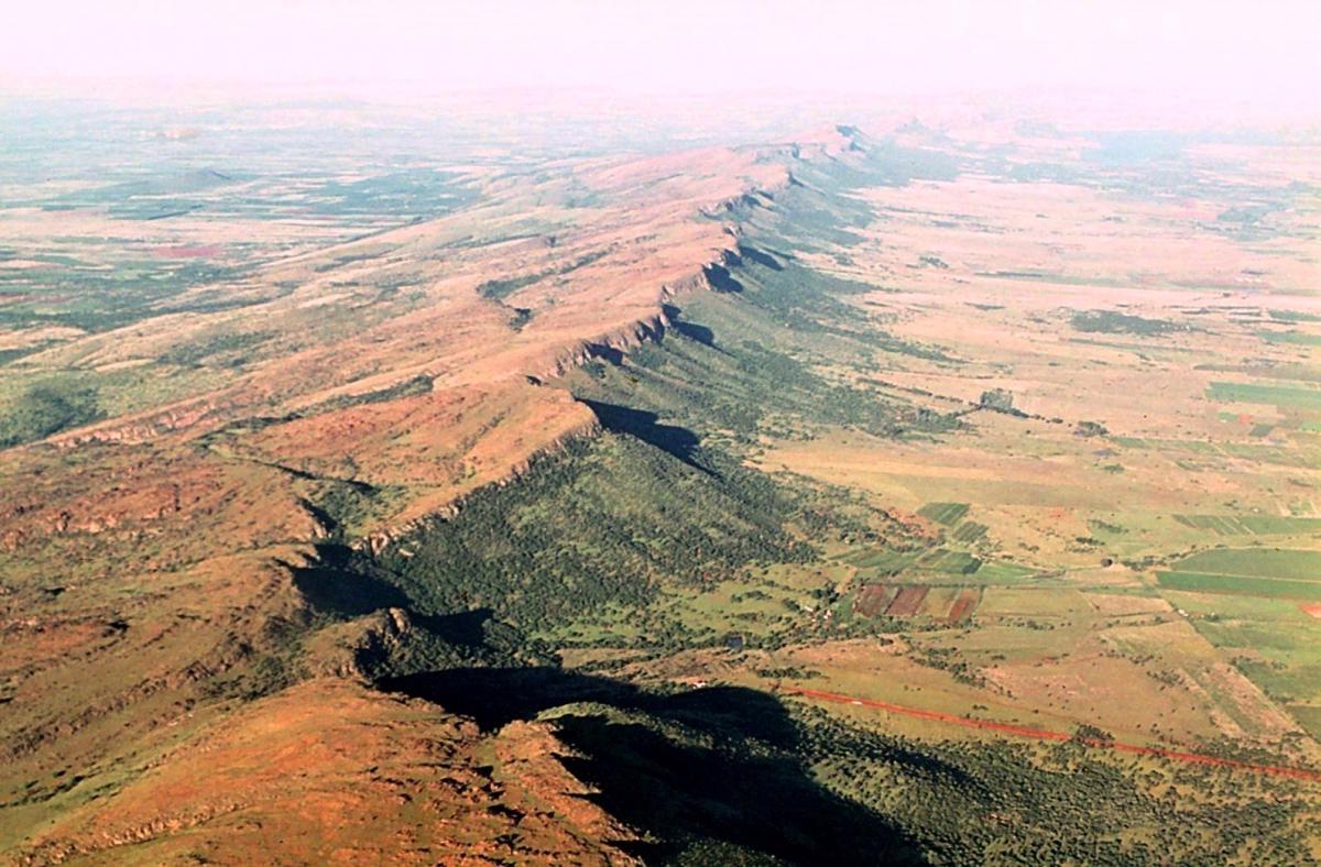 Magaliesberg Range by Androstachys via Wikipedia