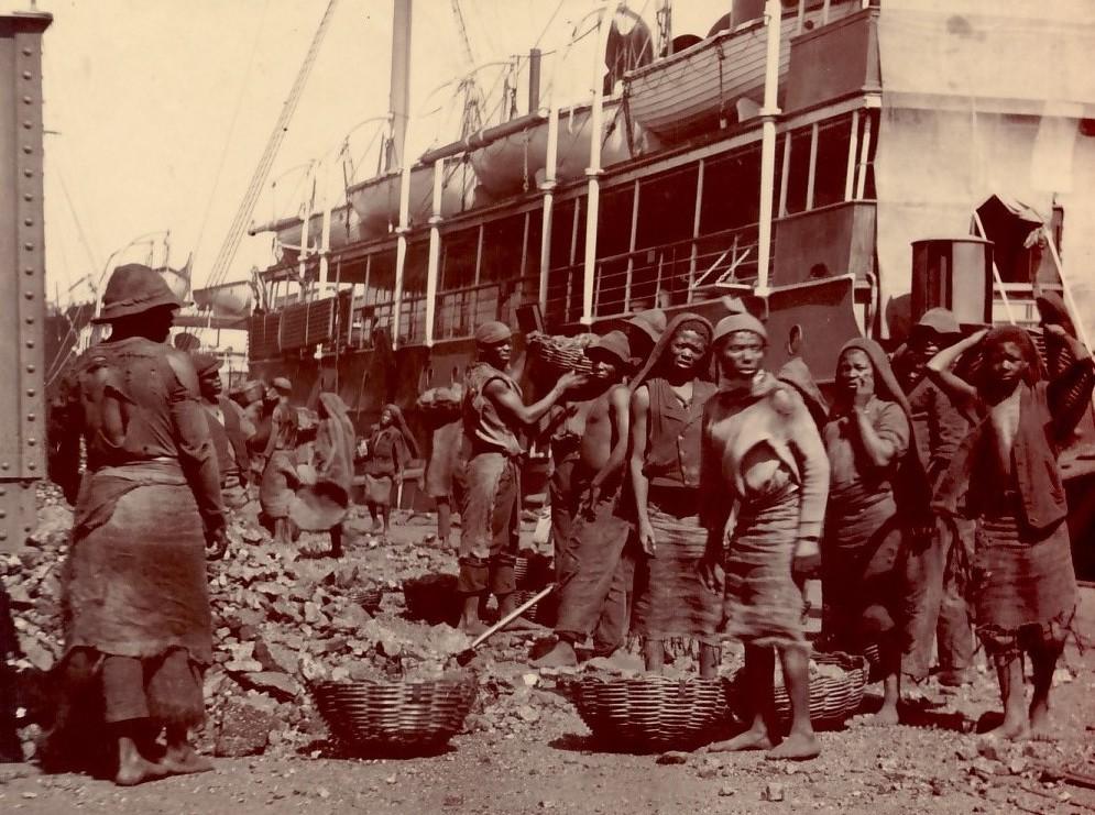 Workers unloading coal in Durban - Talana Museum