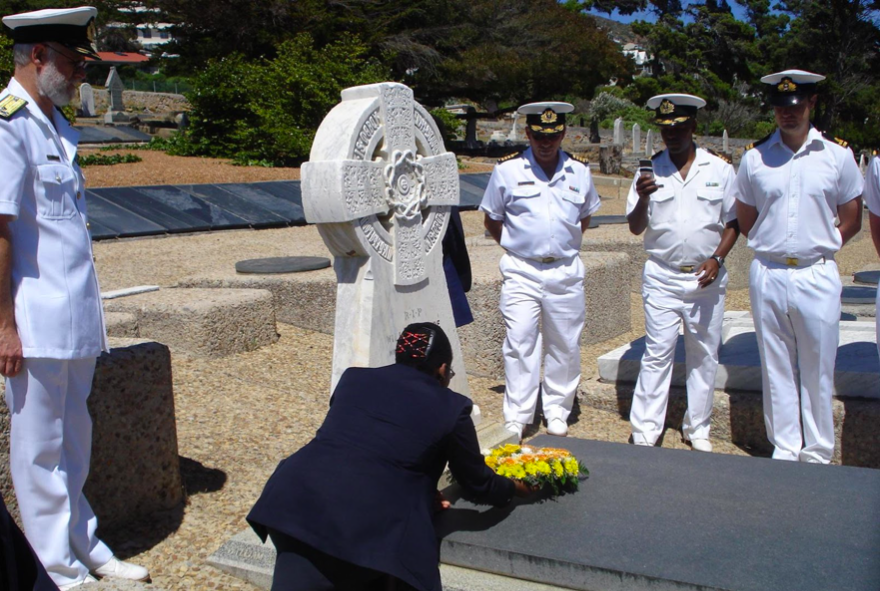 Zamanuba Pandle places the wreath on the grave of William Froude - Bill Rice - 2012