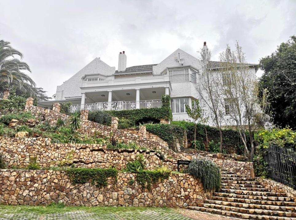 39 Jan Smuts Avenue