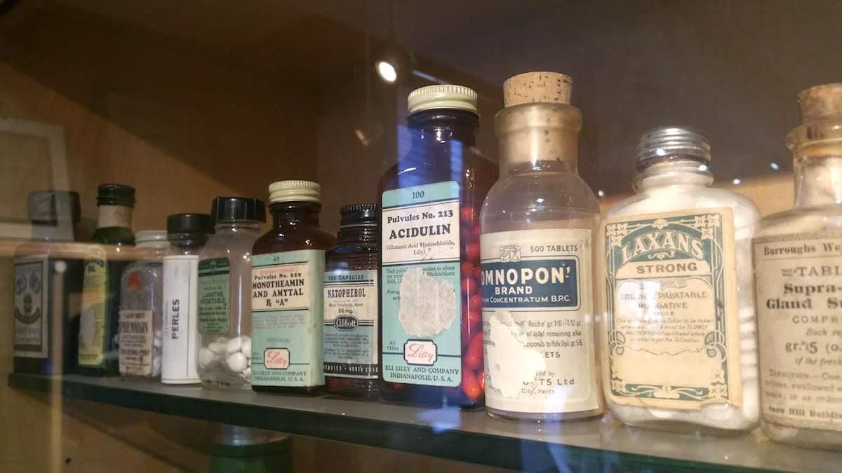 Old pill bottles - National Pharmacy Museum - Heritage Portal - 2018