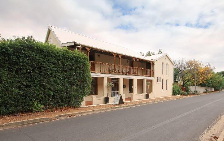 Roubaix House Franschhoek - Lew Geffen Sothebys - 2018