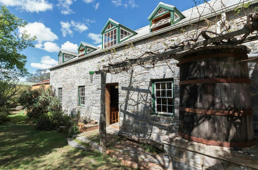 Woodville Stables Grahamstown - Pam Golding - 2017
