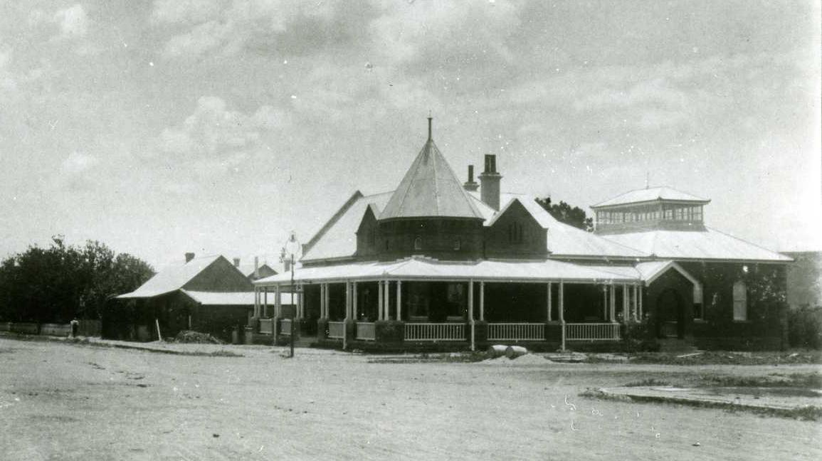 Old photo of the Harrismith Club - submitted by Machiel Roets