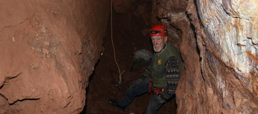 Rod Kruger at the bottom of Confidence Reef Mine via Rod Kruger